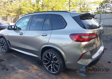 2022 BMW X5 M z USA, uszkodzony, nr VIN 5YMJU0C03N9L28057